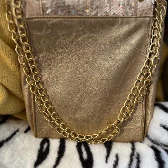 Charming Charlie crossbody gold purse with sequins - Picture 3 of 7